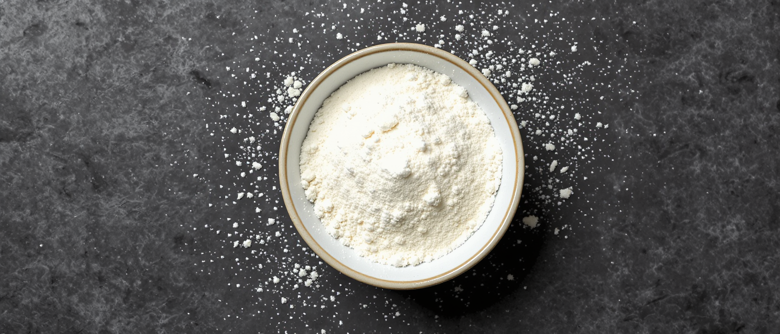 découvrez les conseils d'un dermatologue et les 3 ingrédients culinaires efficaces pour réparer et nourrir vos talons secs naturellement.